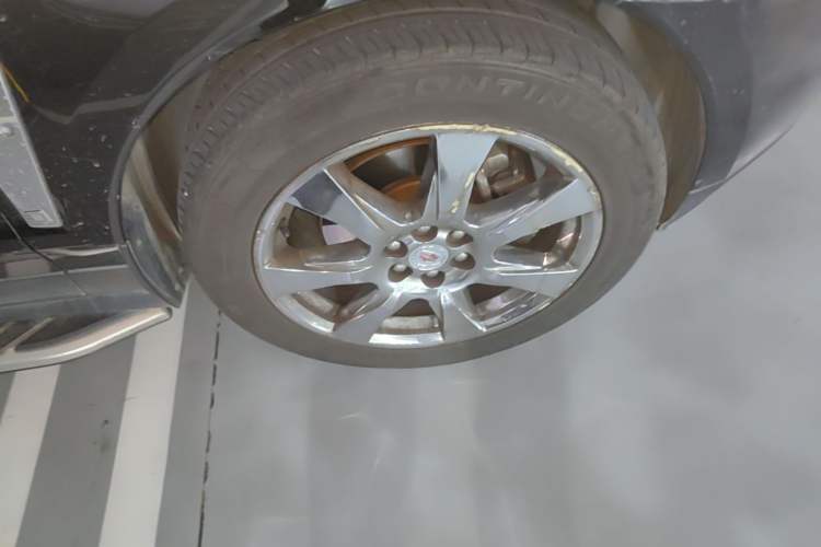 Used Cadillac SRX 2011 3.0L Luxury Model Right Front Wheel Hub