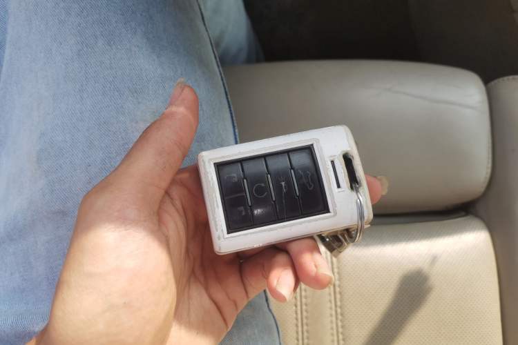 Used Cadillac SRX 2011 3.0L Flagship Edition Vehicle Key