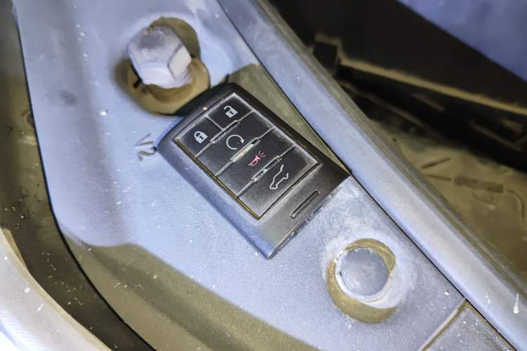Used Cadillac SRX 2011 3.0L Flagship Edition Vehicle Key