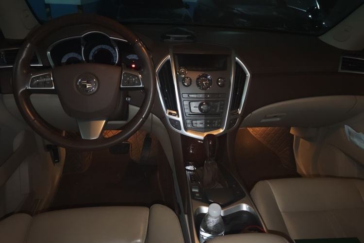 Used Cadillac SRX 2011 3.0L Luxury Model Center Console