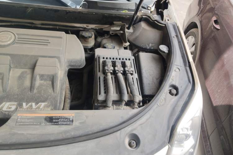 Used Cadillac SRX 2011 3.0L Luxury Model Engine Bay Left