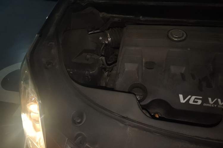 Used Cadillac SRX 2011 3.0L Luxury Model Engine Bay Right