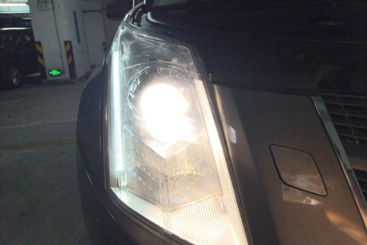 Used Cadillac SRX 2011 3.0L Flagship Edition Right Front Headlight