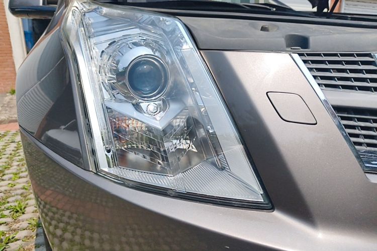 Used Cadillac SRX 2011 3.0L Flagship Edition Right Front Headlight