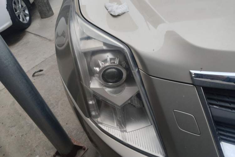 Used Cadillac SRX 2011 3.0L Luxury Model Right Front Headlight