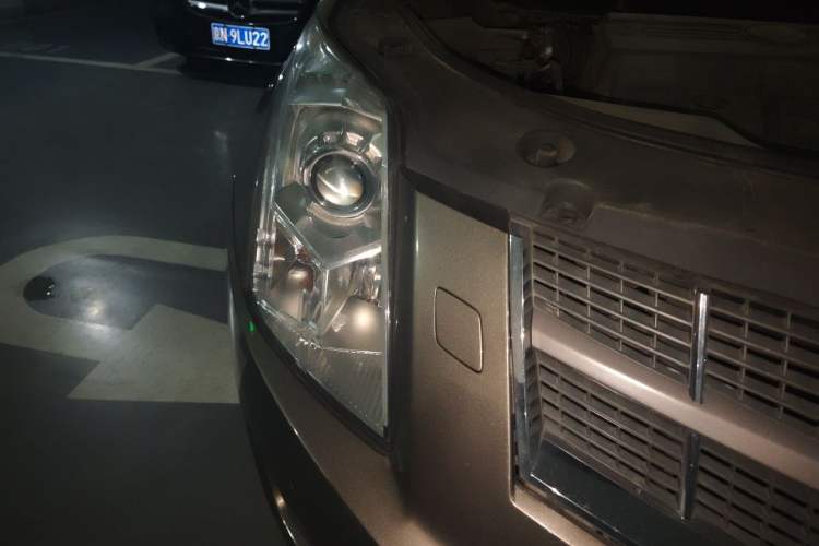 Used Cadillac SRX 2011 3.0L Luxury Model Right Front Headlight