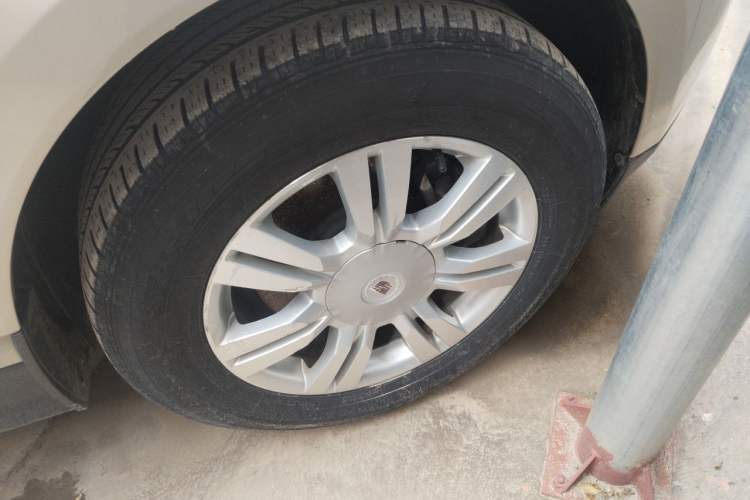 Used Cadillac SRX 2011 3.0L Luxury Model Right Front Wheel Hub