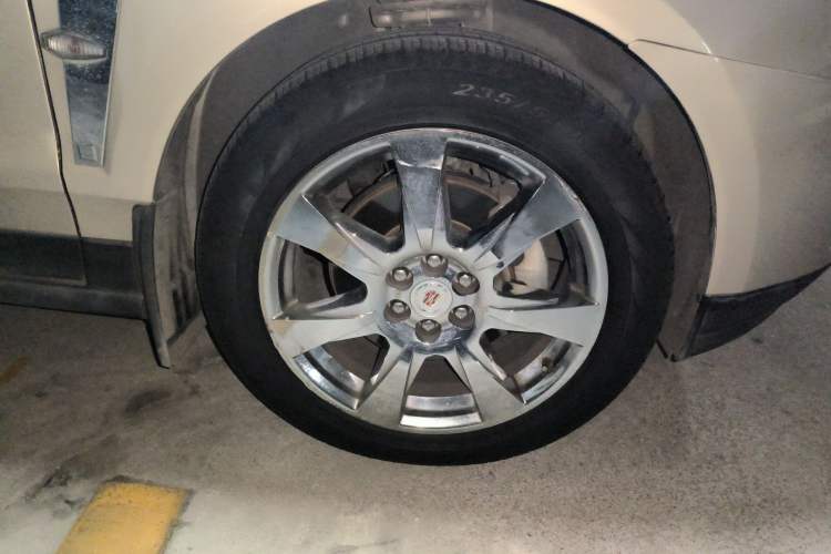 Used Cadillac SRX 2011 3.0L Flagship Edition Right Front Wheel Hub