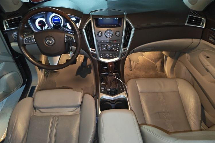 Used Cadillac SRX 2011 3.0L Luxury Model Center Console
