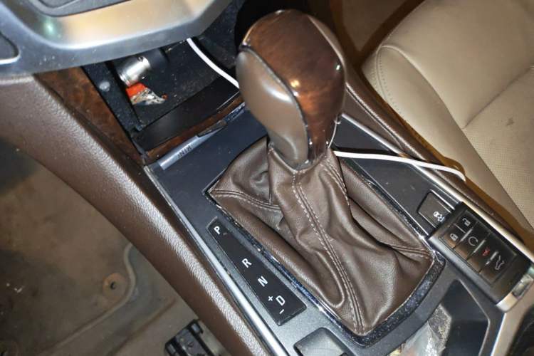 Used Cadillac SRX 2011 3.0L Luxury Model Gear Lever