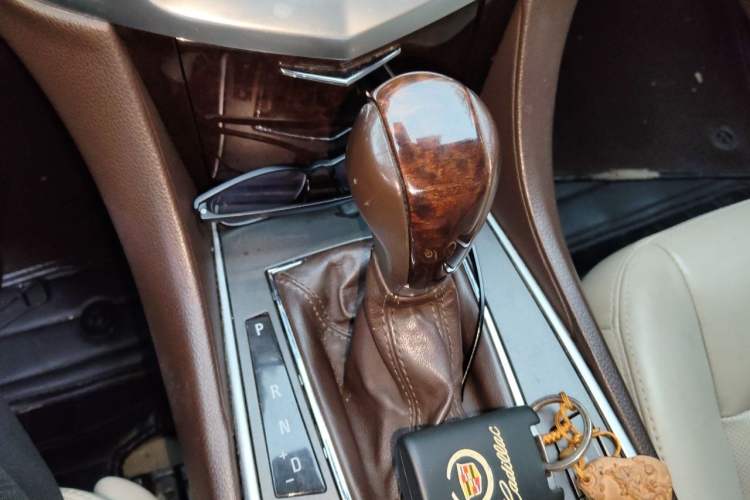 Used Cadillac SRX 2011 3.0L Flagship Edition Gear Lever
