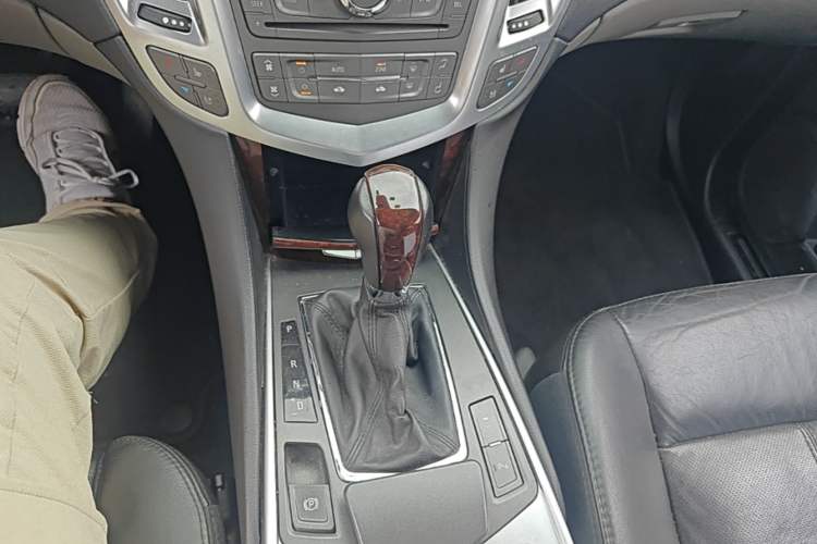 Used Cadillac SRX 2011 3.0L Flagship Edition Gear Lever