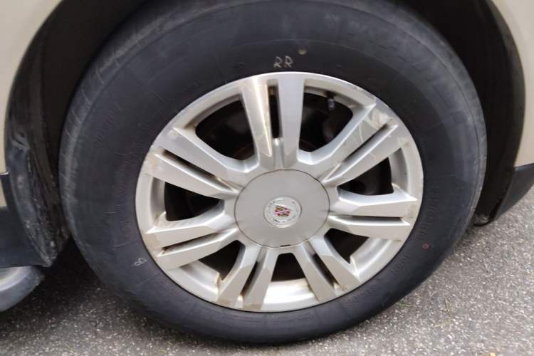 Used Cadillac SRX 2011 3.0L Flagship Edition Right Front Wheel Hub
