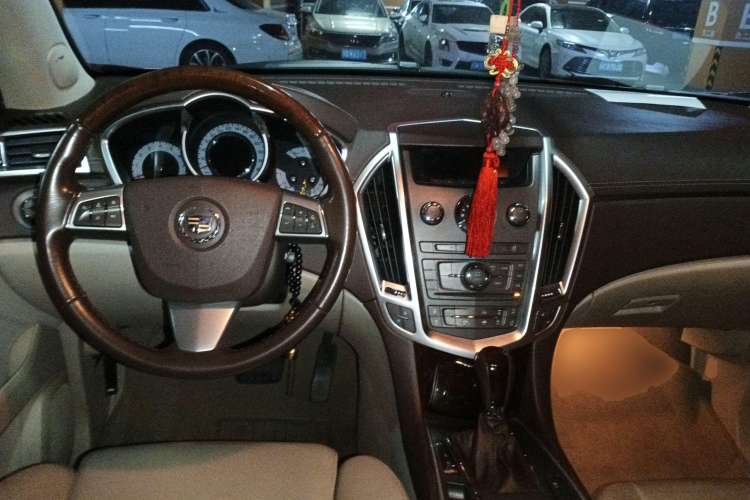 Used Cadillac SRX 2011 3.0L Luxury Model Center Console