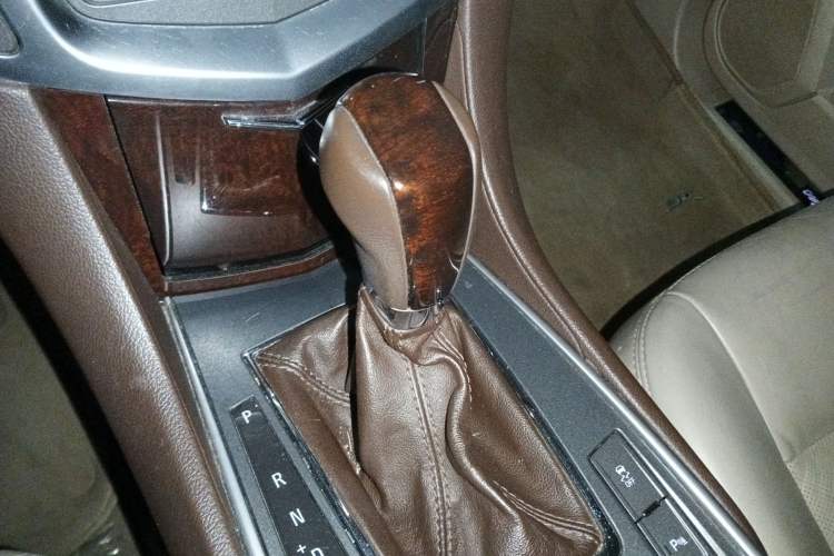 Used Cadillac SRX 2011 3.0L Luxury Model Gear Lever