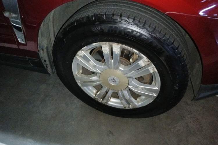 Used Cadillac SRX 2011 3.0L Luxury Model Right Front Wheel Hub