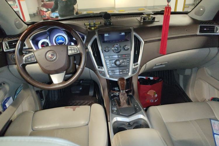 Used Cadillac SRX 2011 3.0L Luxury Model Center Console