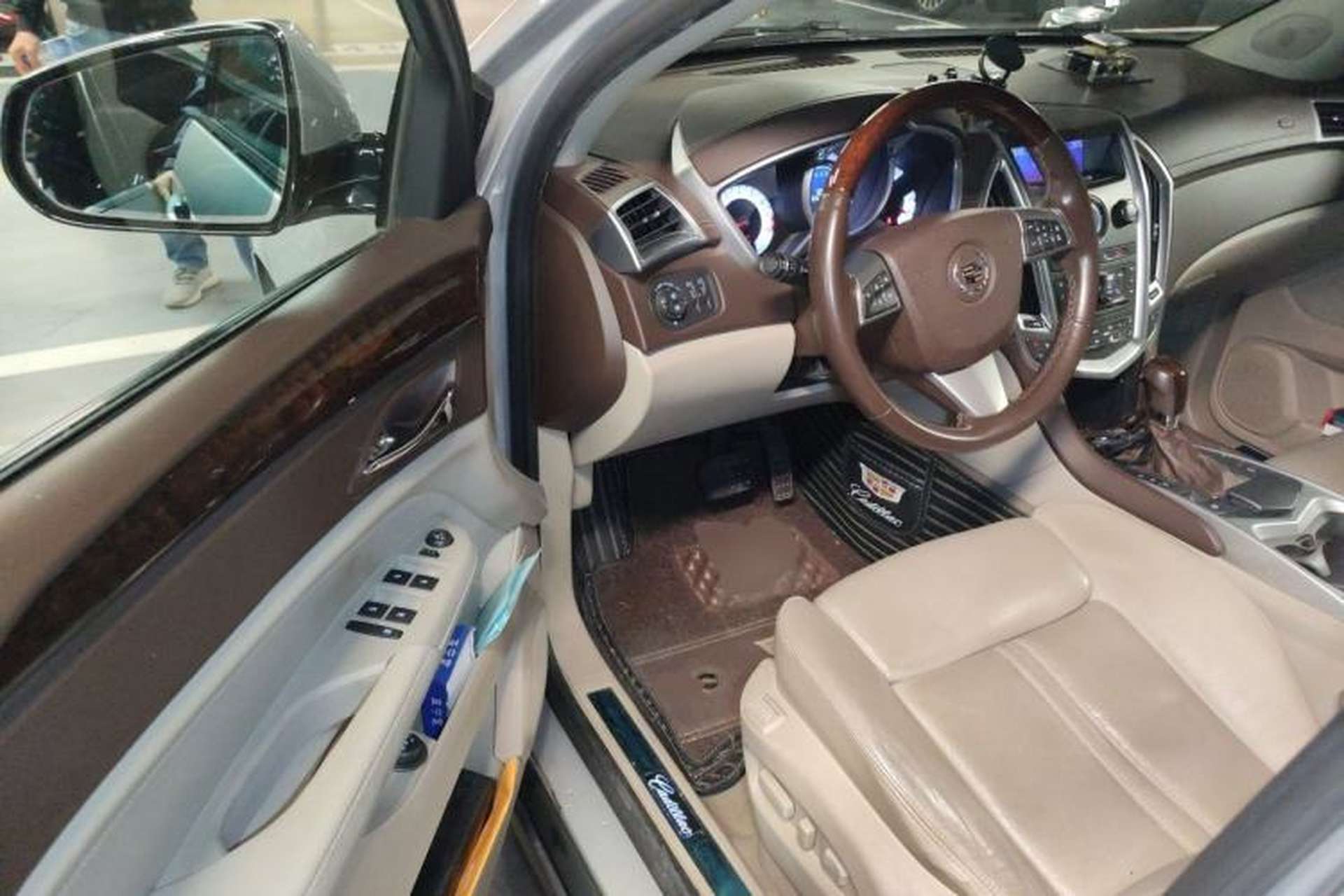Used Cadillac SRX 2011 3.0L Luxury Model Driver Seat
