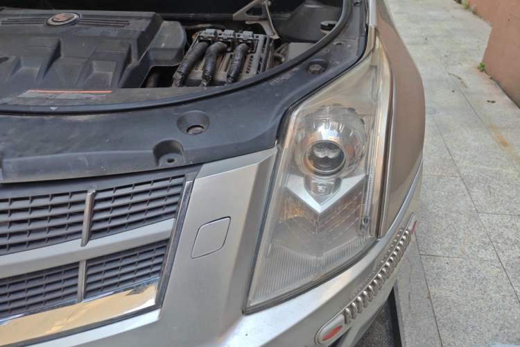 Used Cadillac SRX 2011 3.0L Flagship Edition Engine Bay Left