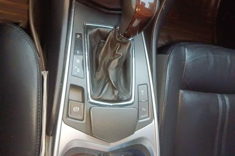 Used Cadillac SRX 2011 3.0L Flagship Edition Gear Lever