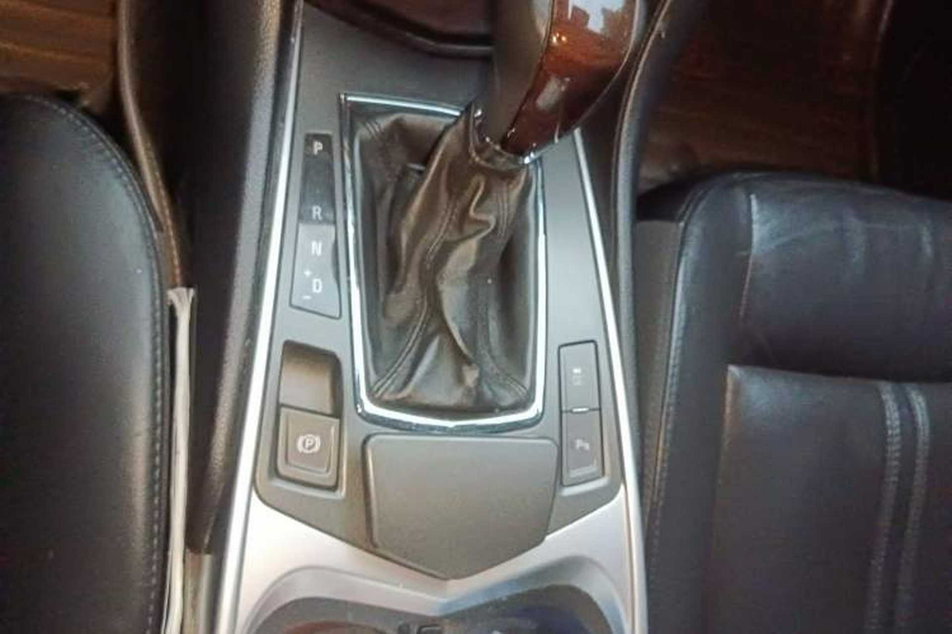 Used Cadillac SRX 2011 3.0L Flagship Edition Gear Lever