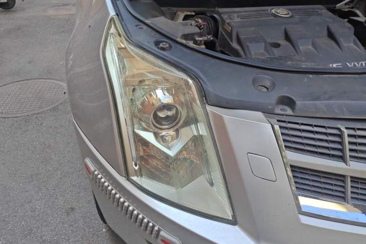 Used Cadillac SRX 2011 3.0L Flagship Edition Right Front Headlight