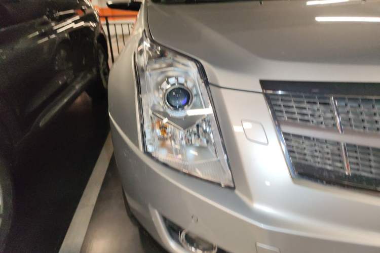 Used Cadillac SRX 2011 3.0L Luxury Model Right Front Headlight