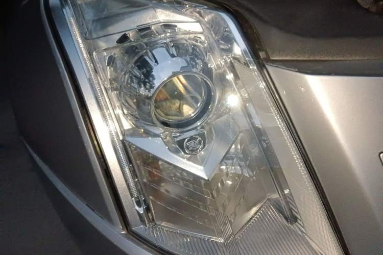 Used Cadillac SRX 2011 3.0L Flagship Edition Right Front Headlight