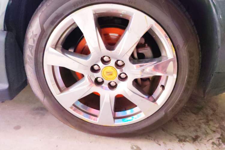 Used Cadillac SRX 2011 3.0L Flagship Edition Right Front Wheel Hub