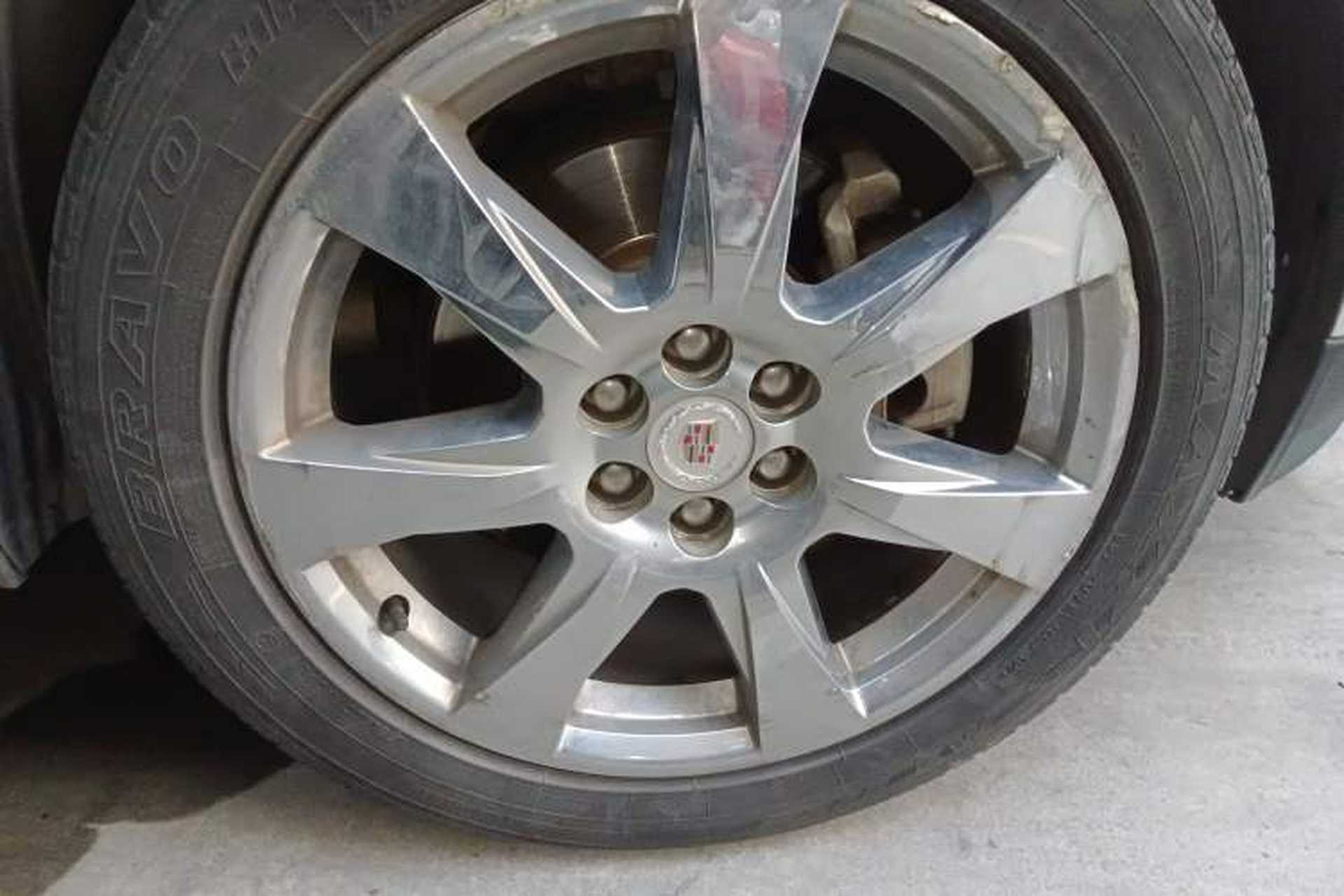Used Cadillac SRX 2011 3.0L Flagship Edition Right Front Wheel Hub