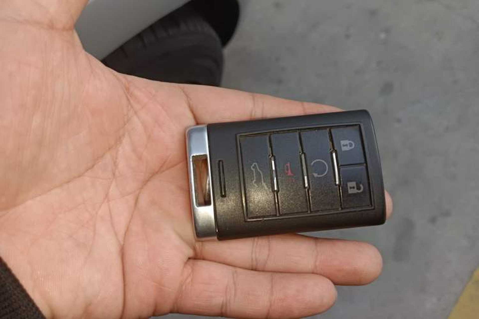 Used Cadillac SRX 2011 3.0L Flagship Edition Vehicle Key