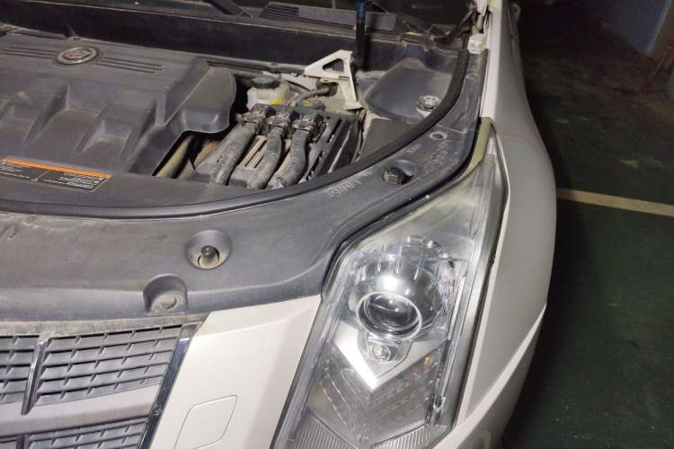Used Cadillac SRX 2011 3.0L Flagship Edition Engine Bay Left