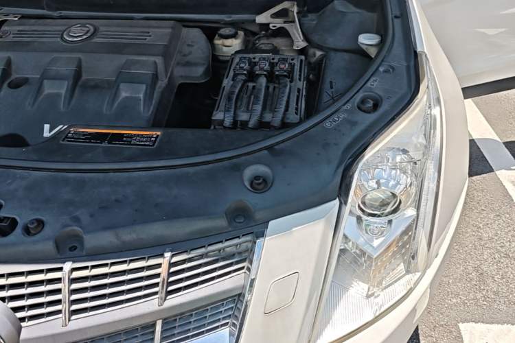 Used Cadillac SRX 2011 3.0L Flagship Edition Engine Bay Left