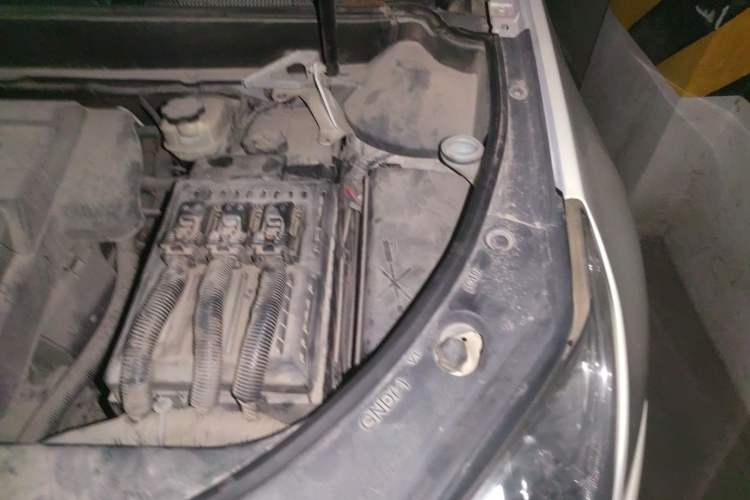 Used Cadillac SRX 2011 3.0L Flagship Edition Engine Bay Left