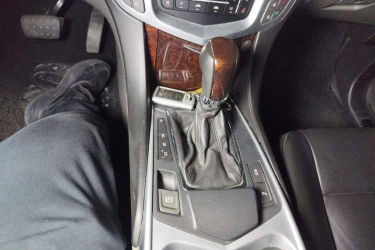 Used Cadillac SRX 2011 3.0L Flagship Edition Gear Lever