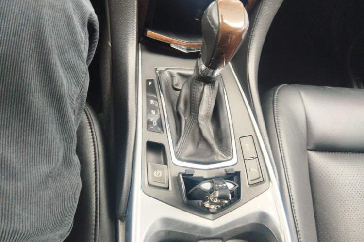 Used Cadillac SRX 2011 3.0L Flagship Edition Gear Lever