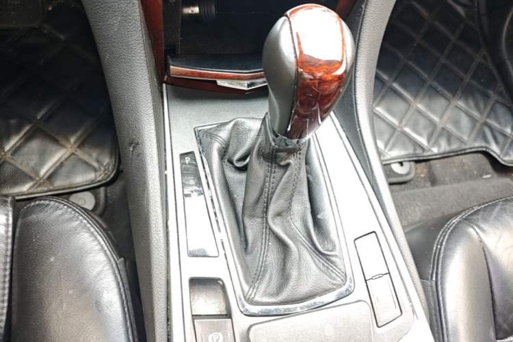 Used Cadillac SRX 2011 3.0L Flagship Edition Gear Lever