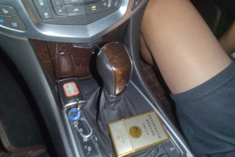 Used Cadillac SRX 2011 3.0L Flagship Edition Gear Lever