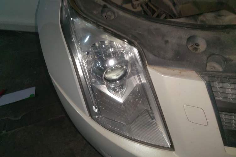 Used Cadillac SRX 2011 3.0L Flagship Edition Right Front Headlight