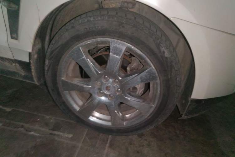 Used Cadillac SRX 2011 3.0L Flagship Edition Right Front Wheel Hub