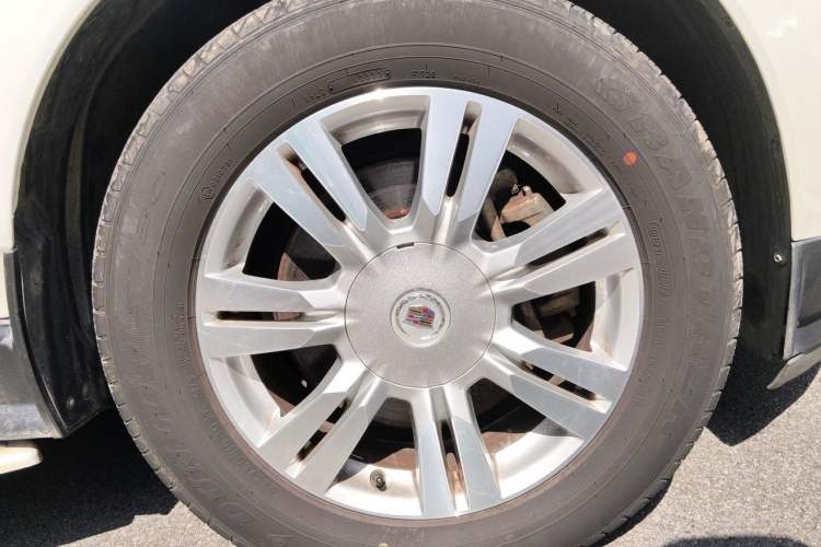 Used Cadillac SRX 2011 3.0L Luxury Model Right Front Wheel Hub