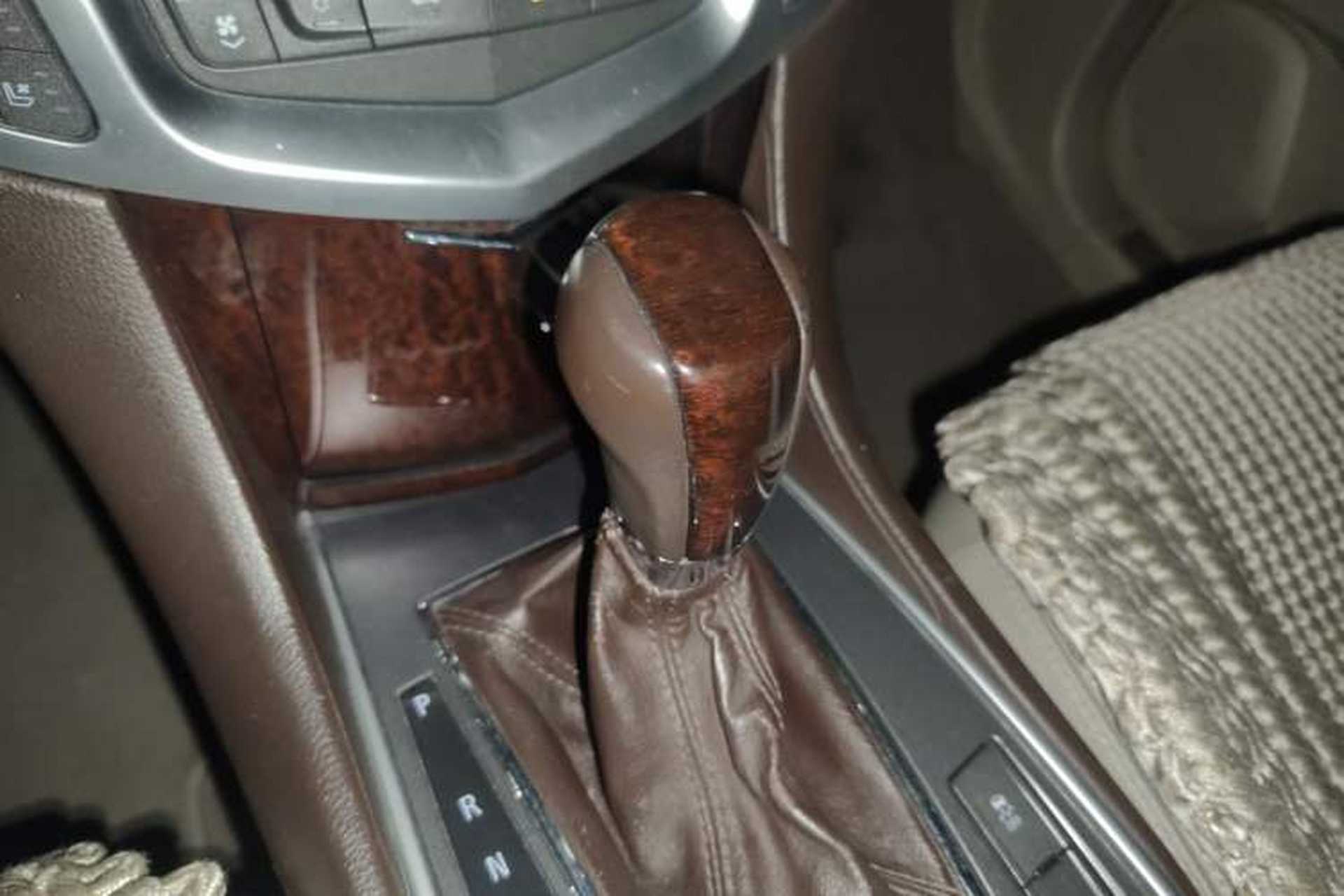 Used Cadillac SRX 2011 3.0L Flagship Edition Gear Lever