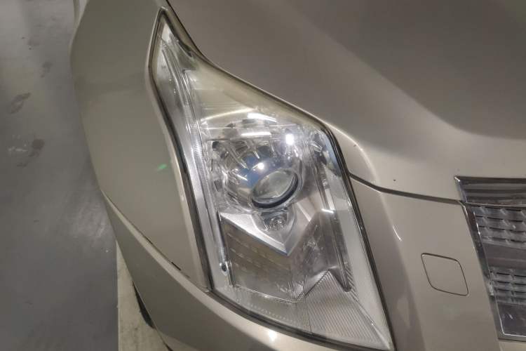 Used Cadillac SRX 2011 3.0L Flagship Edition Right Front Headlight