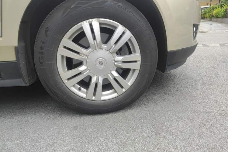 Used Cadillac SRX 2011 3.0L Luxury Model Right Front Wheel Hub