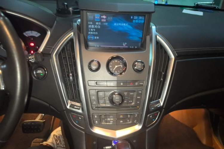 Used Cadillac SRX 2012 3.0L Comfort Model Audio And AC Panel