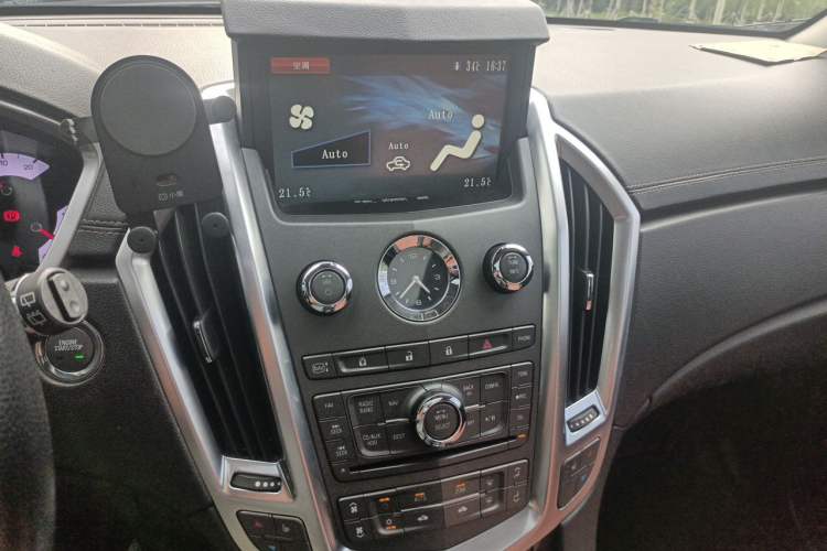 Used Cadillac SRX 2012 3.0L Elite Edition Audio And AC Panel