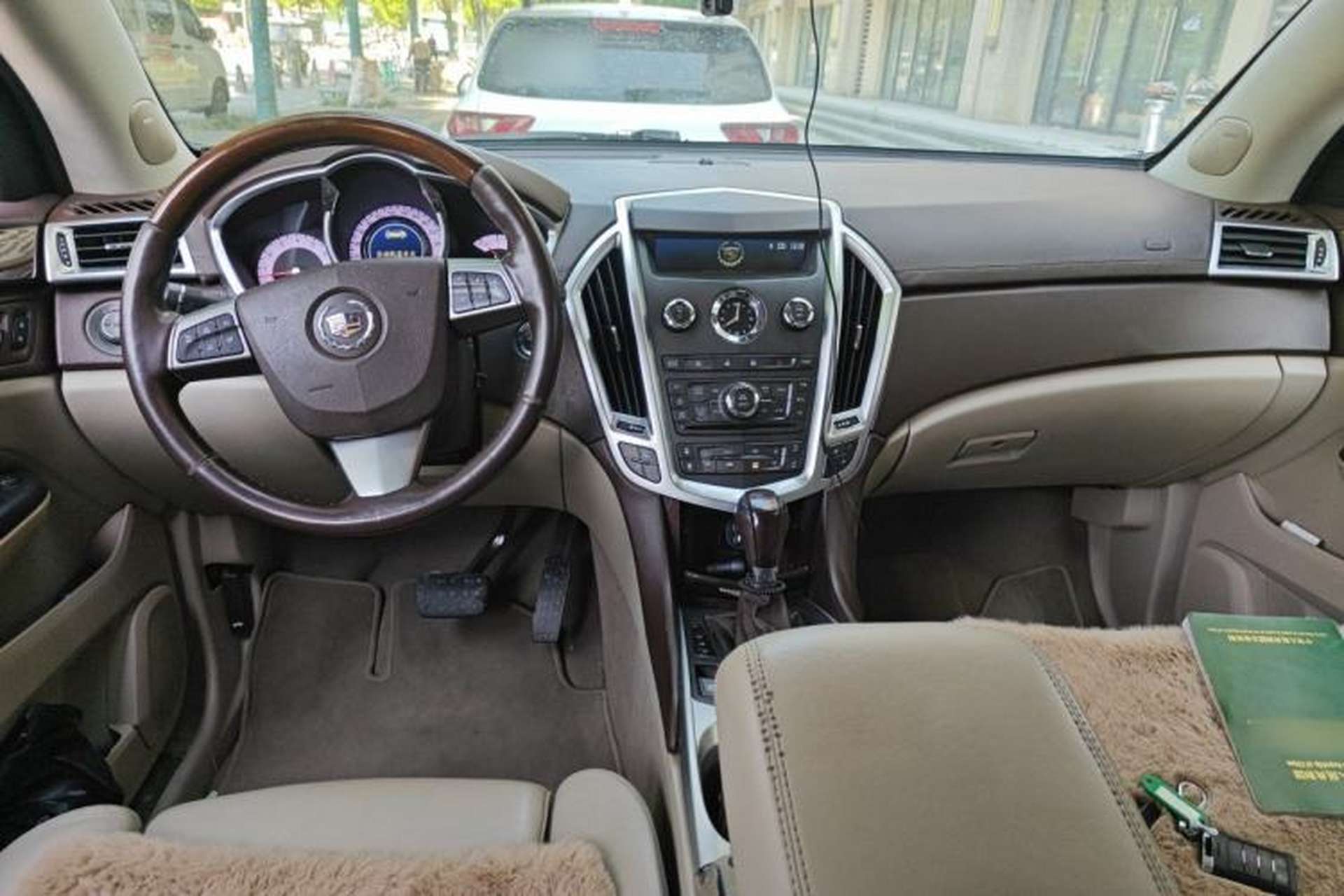 Used Cadillac SRX 2012 3.0L Leading Model Center Console