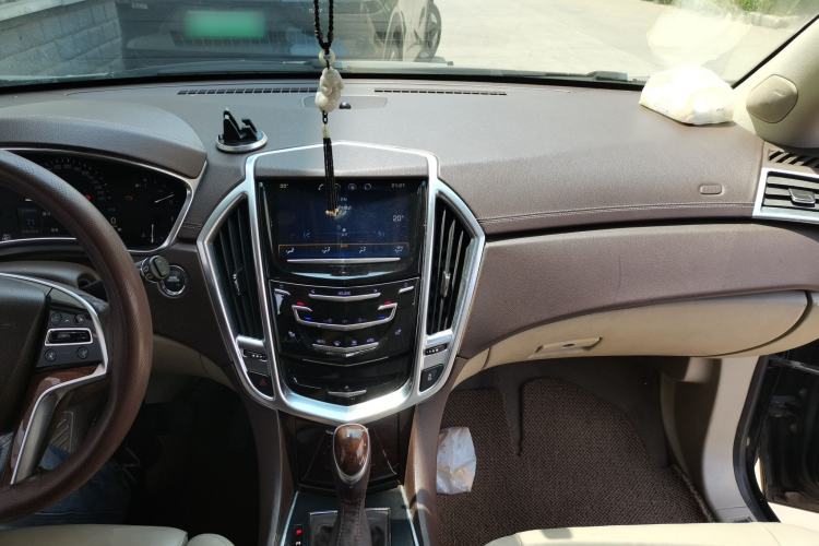 Used Cadillac SRX 2012 3.0L Leading Model Center Console