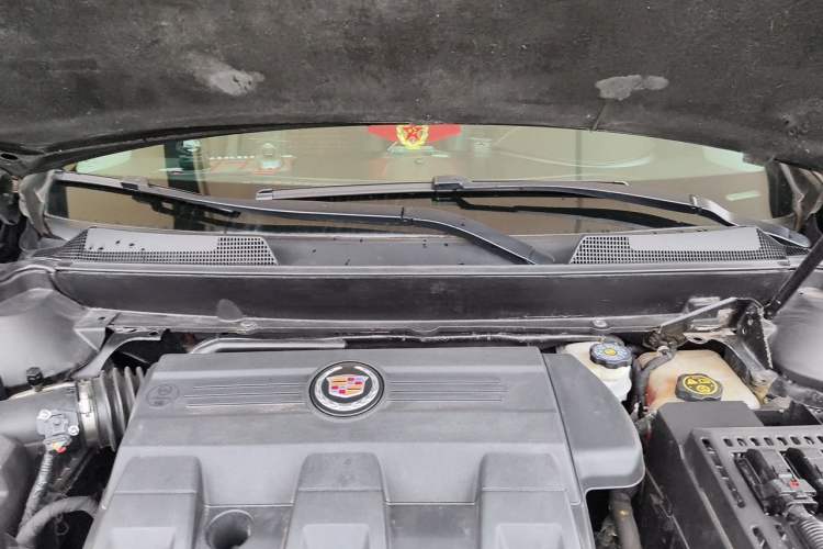 Used Cadillac SRX 2012 3.0L Elite Edition Engine Bay