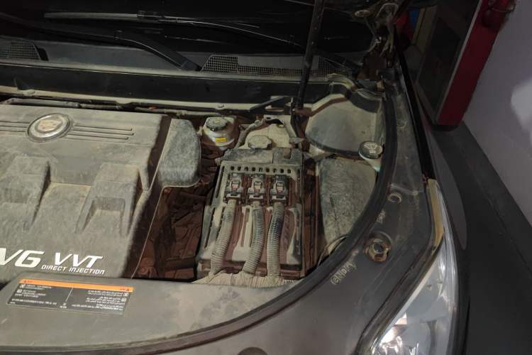 Used Cadillac SRX 2012 3.0L Elite Edition Engine Bay Left